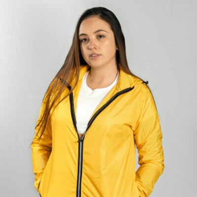 CHAQUETA ROMPEVIENTOS SENCILLA - AMARILLA